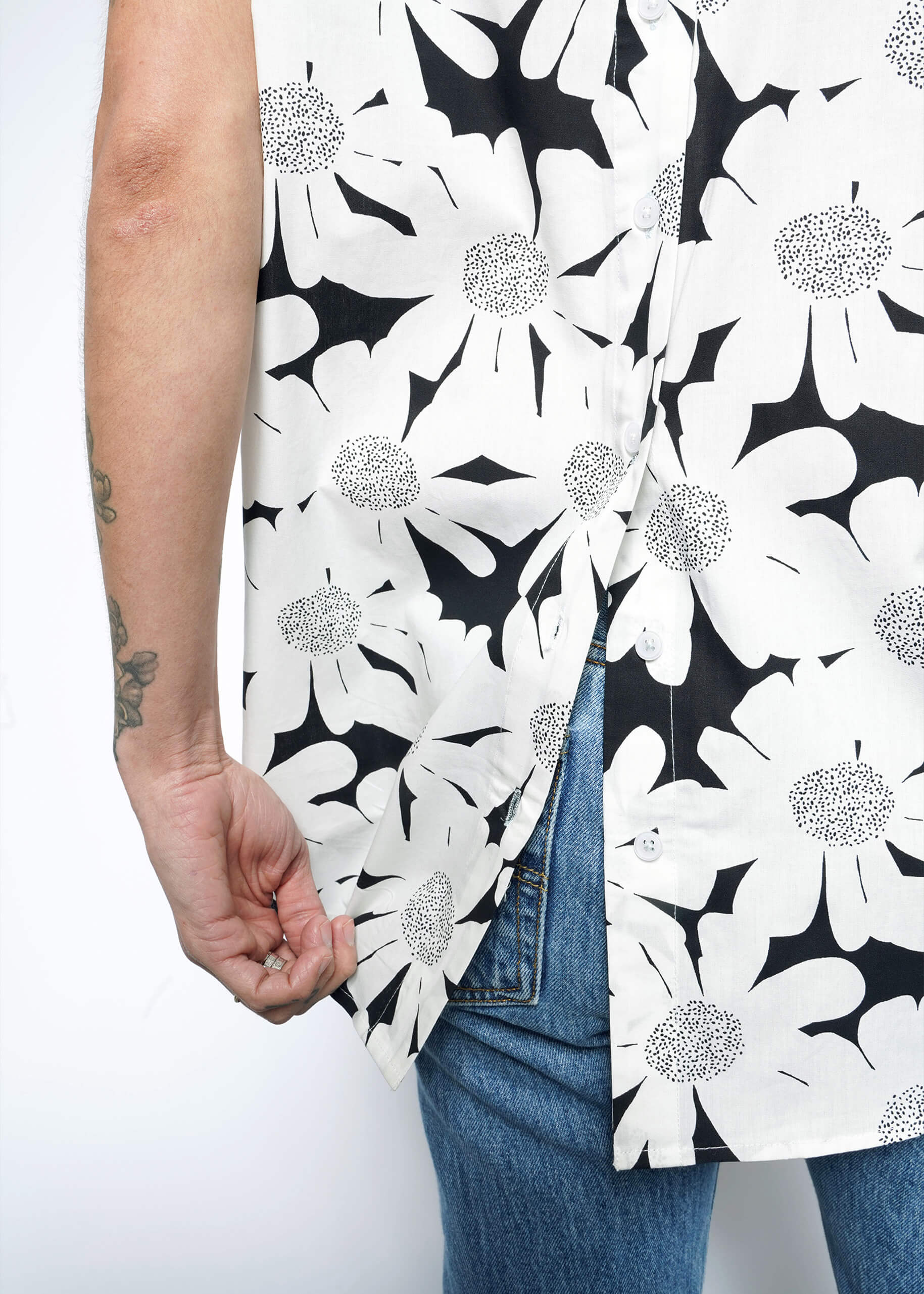 The Essential 12-Way Button Up in Sketch Daisy White/Black