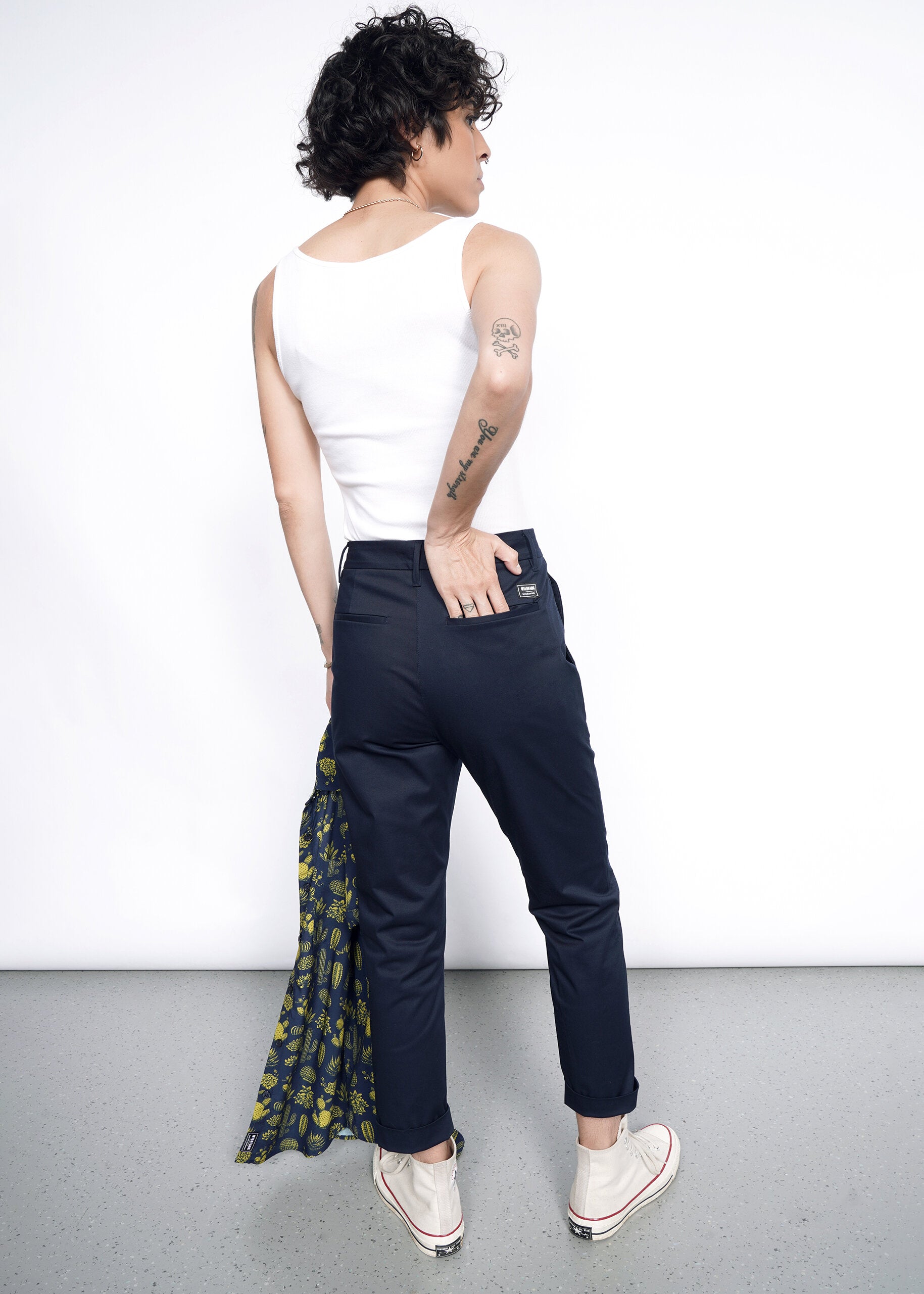 The Essential Slim Crop Pant in Navy