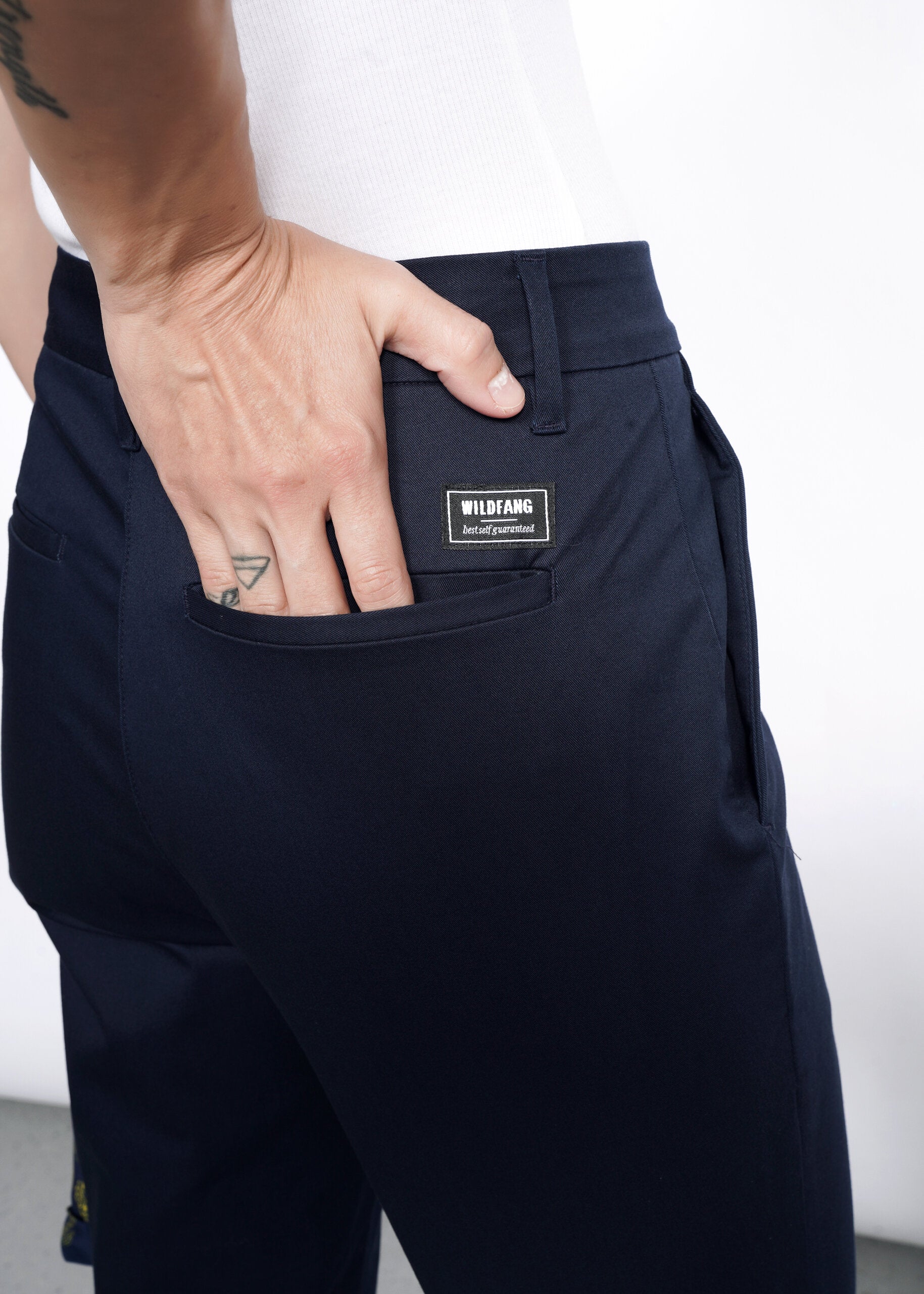 The Essential Slim Crop Pant in Navy