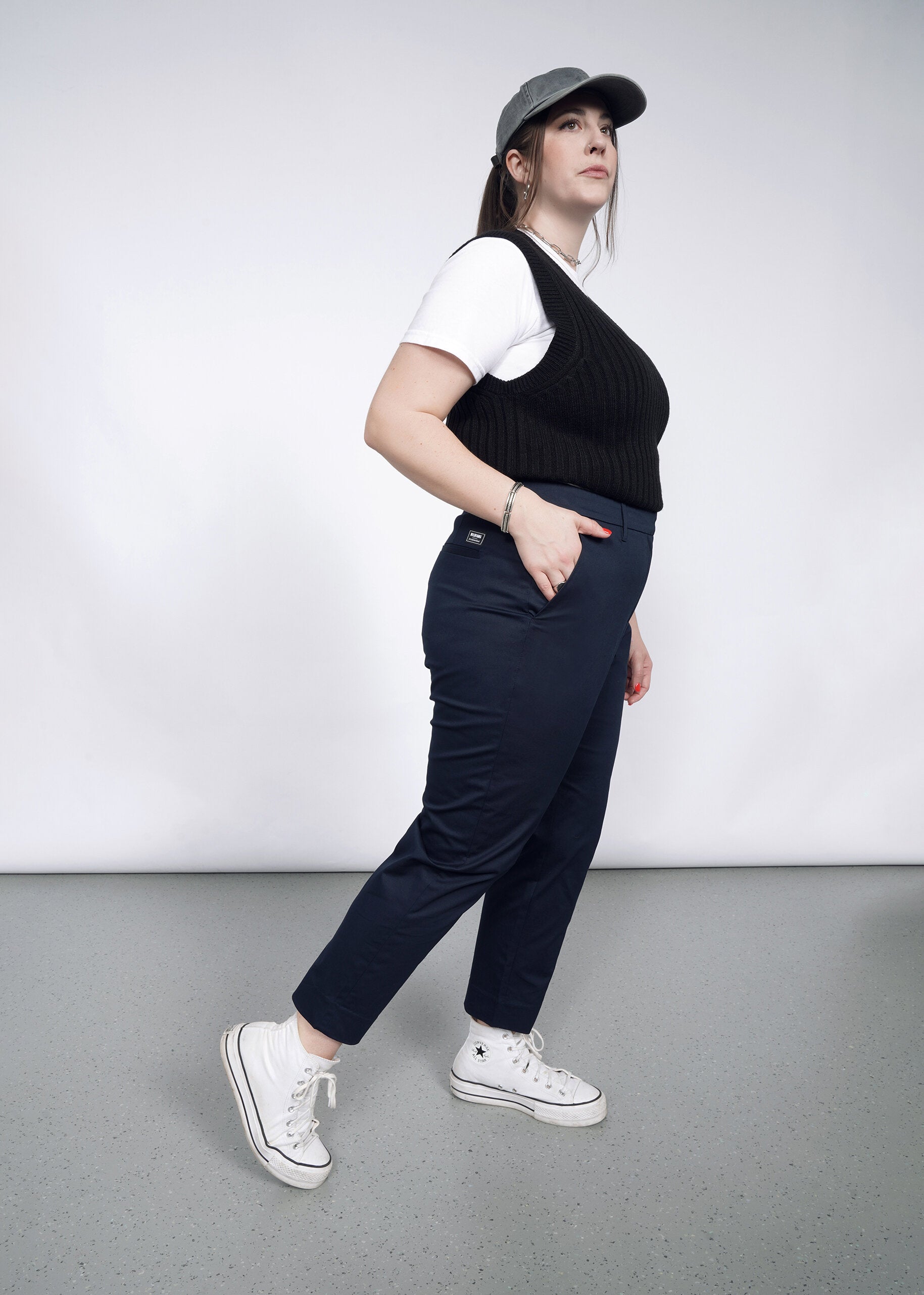 The Essential Slim Crop Pant in Navy